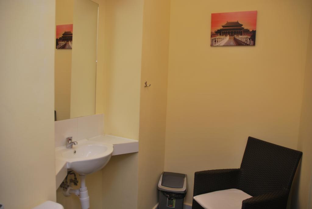 Hostel Kamienica Rynek 7 Katowice Bilik gambar