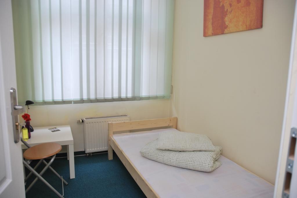 Hostel Kamienica Rynek 7 Katowice Bilik gambar
